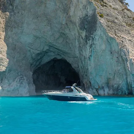 Daily Cruises Private Yachts 扎金索斯镇